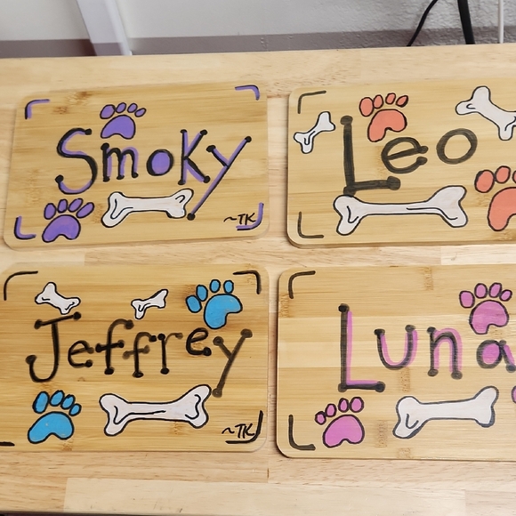 Custom Dog Name Plaque with Paw Prints 10 X 7 Inch Wall Decor - Picture 1 of 6